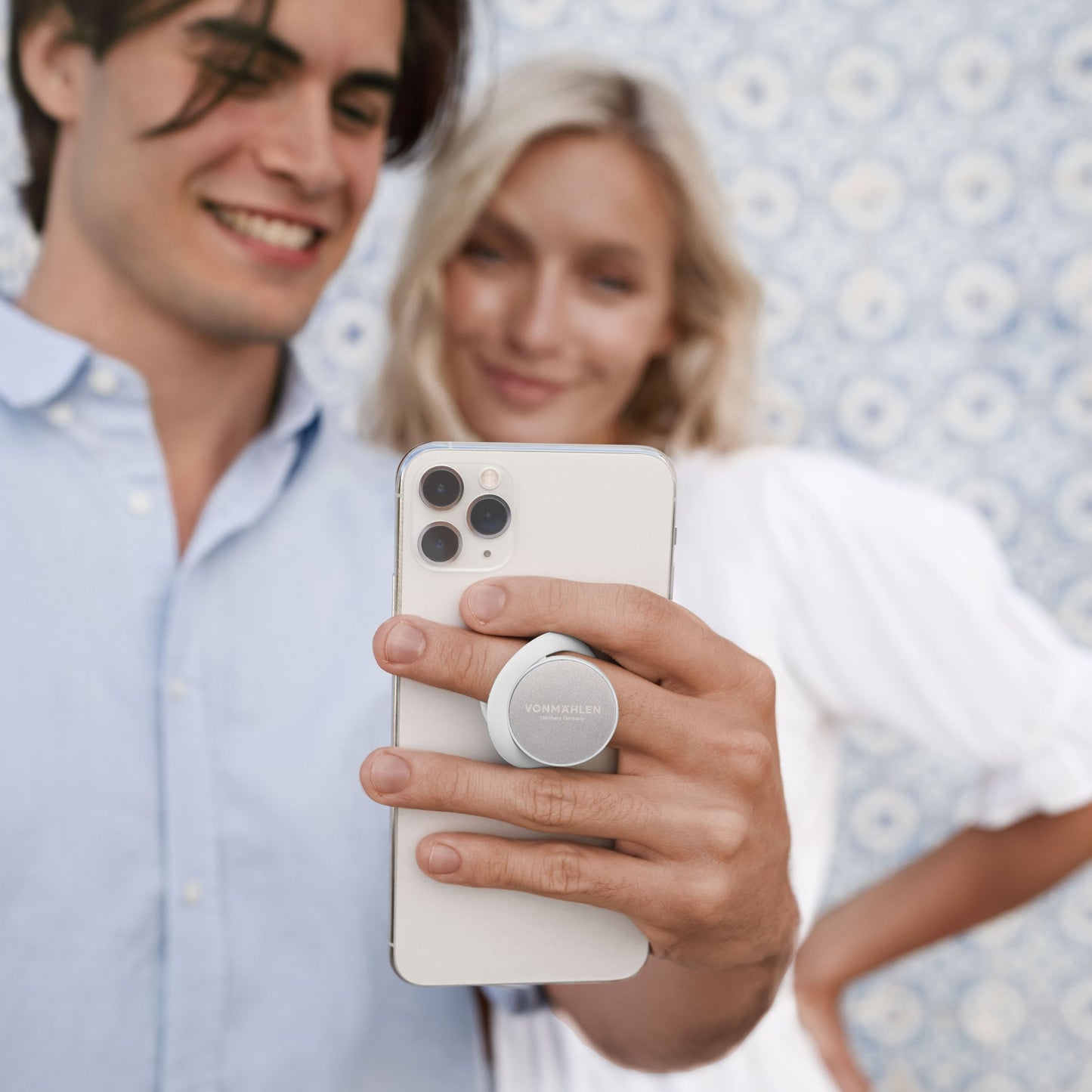 Vonmählen Backflip Signature Phone Grip + Magnetic Dot Vanilla Cream
