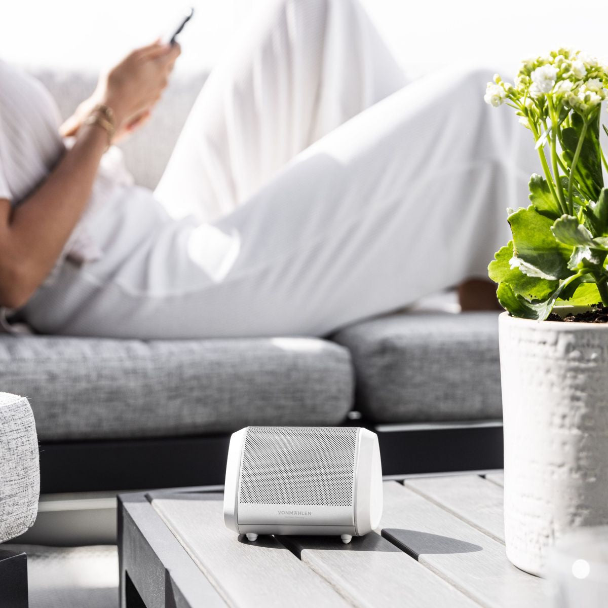 Vonmählen Air Beats Mini Portable Bluetooth Speaker White